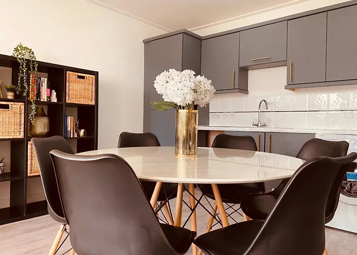 Spacious 2 Bedroom City Pad In Old Street London